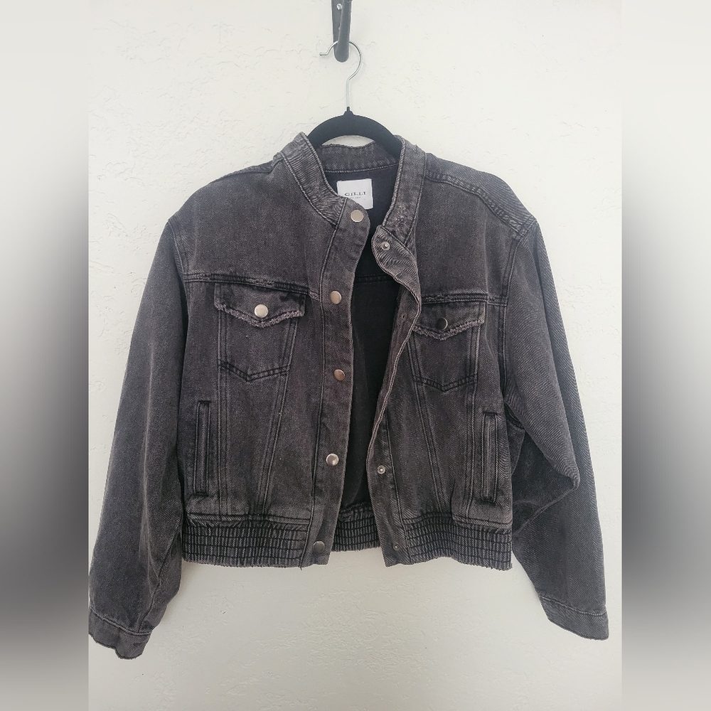 Black Cropped Jean Jacket with Classic Design